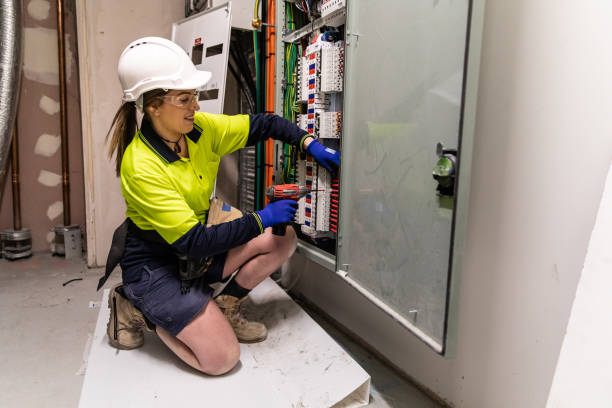 Best Affordable Emergency Electrician  in Willowick, OH